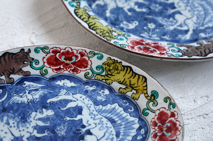 松浦コータロー 古生物の陶板 コエルロサウラヴス WEB先行販売】松浦コータロー×松浦ナオコ 二人展 | 暮らしのうつわ花田