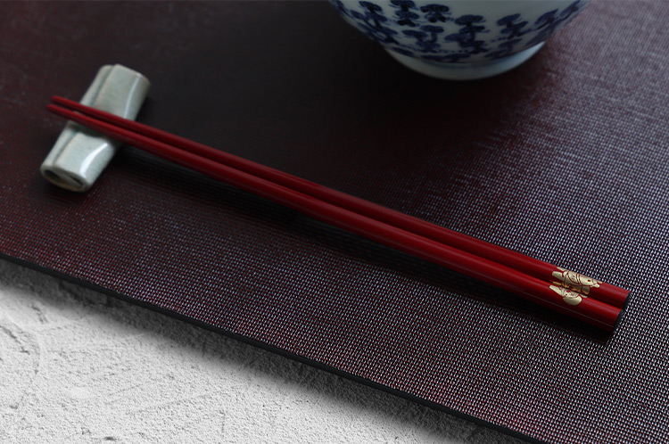 藤八屋 干支（午）塗箸赤 ｜ 暮らしのうつわ花田 和食器 通販