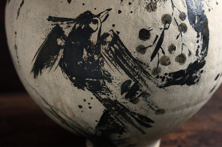 39　灰釉墨絵竹鳥大壺