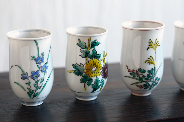 32　色絵高杯 菊