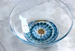 作家物　工芸ガラス　お皿　サイン有り a40899388fc07751cef7f9278ef17c